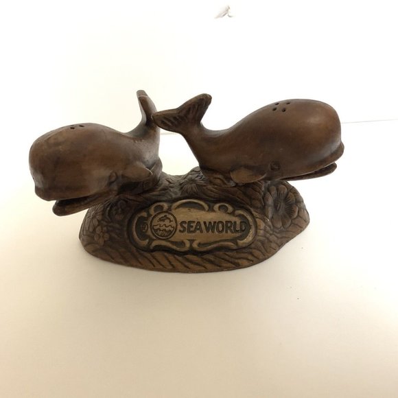 Vintage SeaWorld Whales Salt and Pepper Shakers‎ on Base - Picture 1 of 7